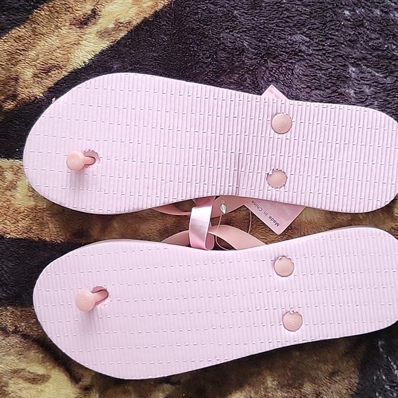 BNWT Breast Cancer 🎀 flip flop - Picture 2 of 4